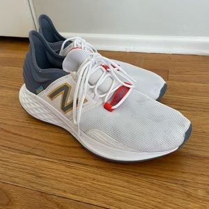 Men’s size 12 New Balance ROAV